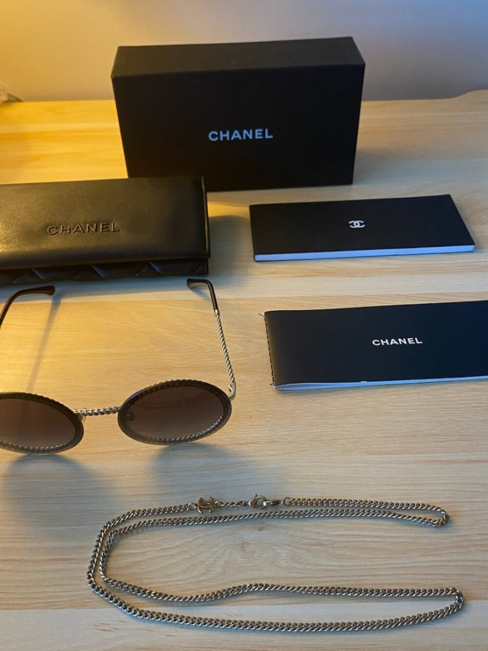 CHANEL Sunglasses with Gold Chain - Picture 6 of 10